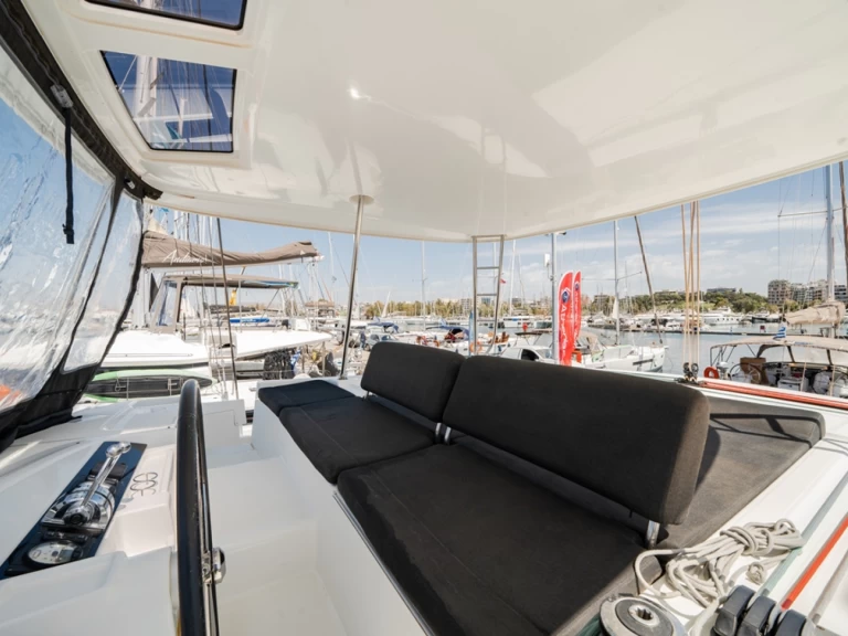 Louer Catamaran avec ou sans skipper Lagoon à Álimos