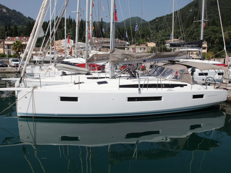 Location bateau Benítses pas cher Sun Odyssey 410