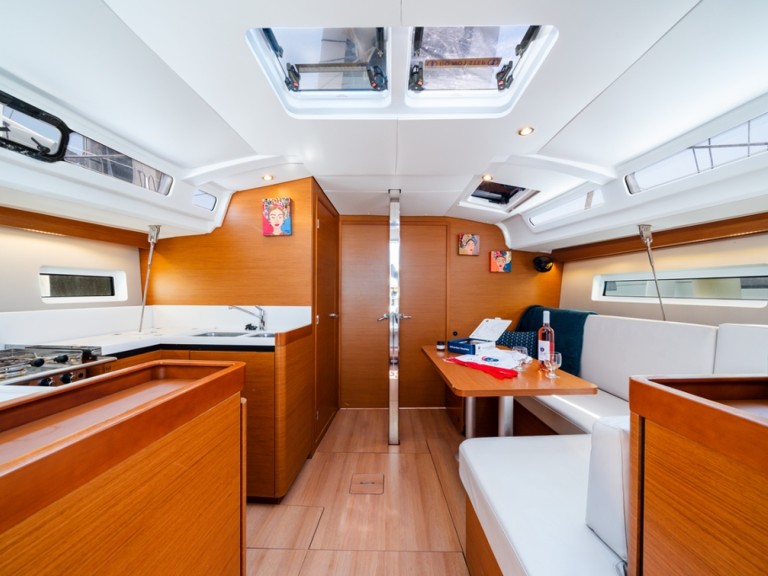 Location bateau Jeanneau Sun Odyssey 440 à Lávrio sur Samboat