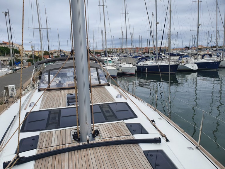 Louez un Dufour Dufour 520 Grand Large à Gouviá