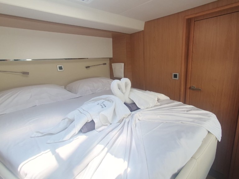 Catamaran à louer à Lávrio au meilleur prix