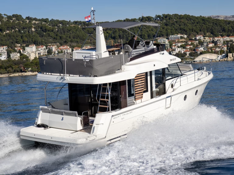 Louer Bateau à moteur avec ou sans skipper Bénéteau à Split