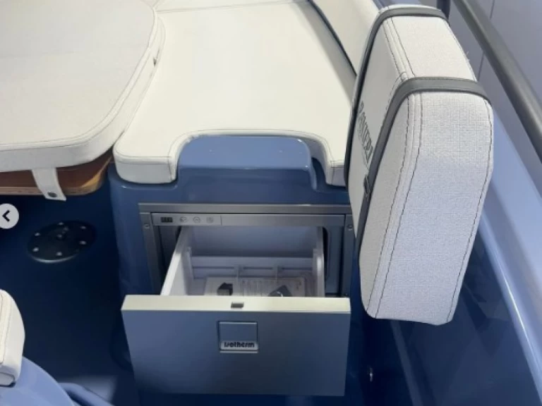 Location bateau Régal Regal 1900 RS à Lignano Sabbiadoro sur Samboat