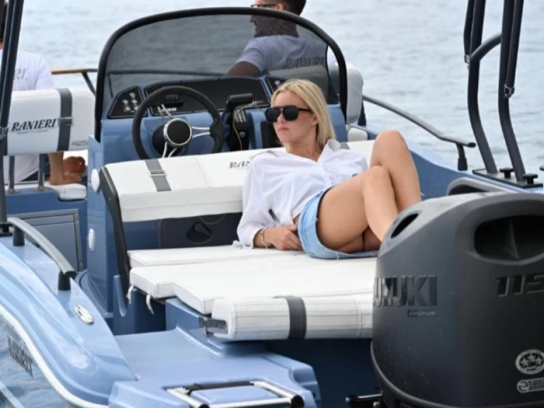 Louer Bateau à moteur avec ou sans skipper Ranieri à Bevazzana
