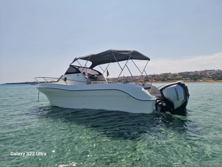 Bateau à moteur à louer à Avola au meilleur prix