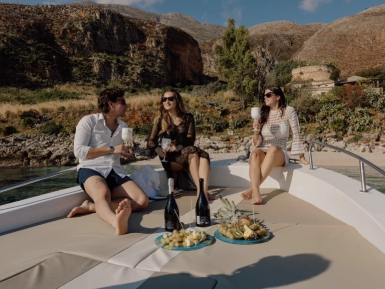 Louer Bateau à moteur avec ou sans skipper LIVER à Castellammare del Golfo