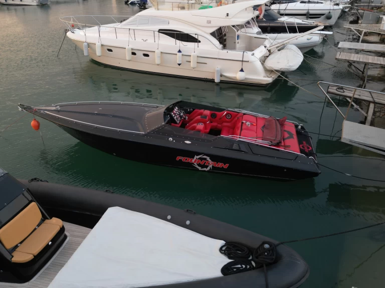 Louez un Fountain Fever 29 à Glyfáda