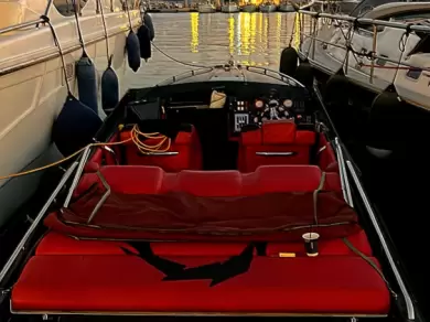 Bateau à moteur à louer à Glyfáda au meilleur prix