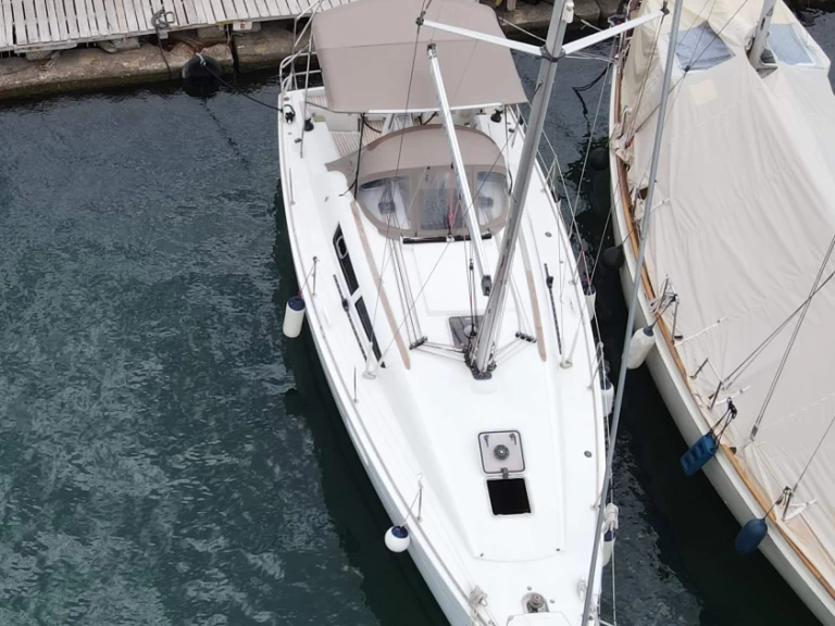 Louez un Jeanneau Sun Odyssey 36i à Lávrio