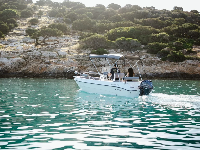 Location Bateau à moteur Karel avec permis