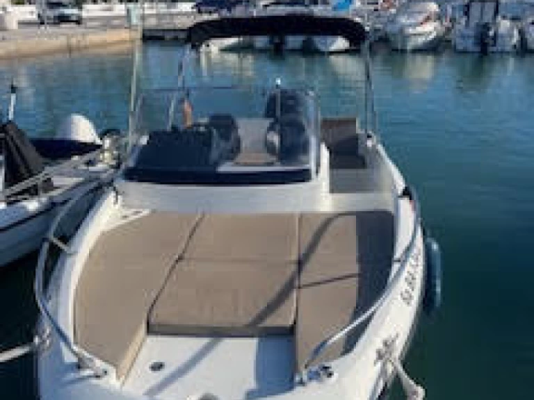Location Bateau à moteur à Castelldefels - Quicksilver Activ 605 Sundeck