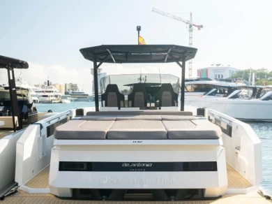 Hire a DE ANTONIO Yachts 32 OPEN Port Mahon
