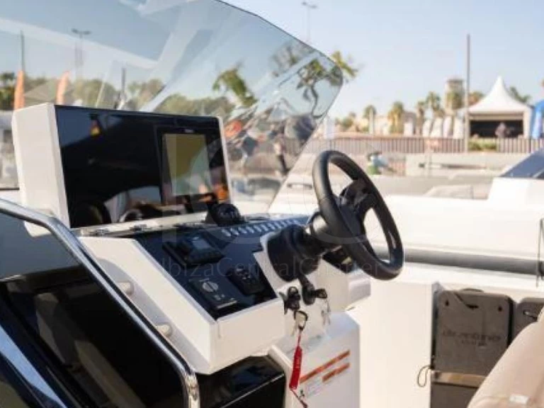 Bateau à moteur à louer à Port Mahon au meilleur prix