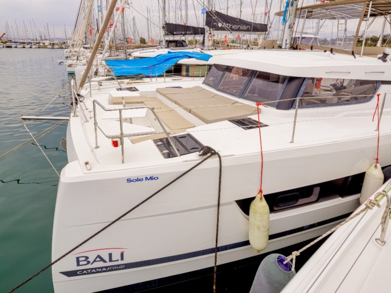 Catamaran à louer à Néa Péramos au meilleur prix