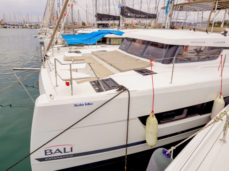 Catamaran à louer à Néa Péramos au meilleur prix