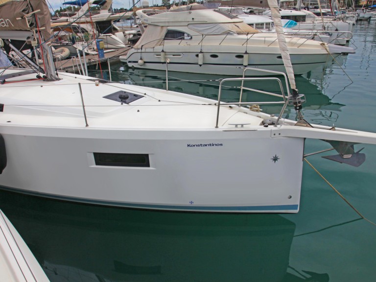 Location bateau Jeanneau Sun Odyssey 410 à Néa Péramos sur Samboat