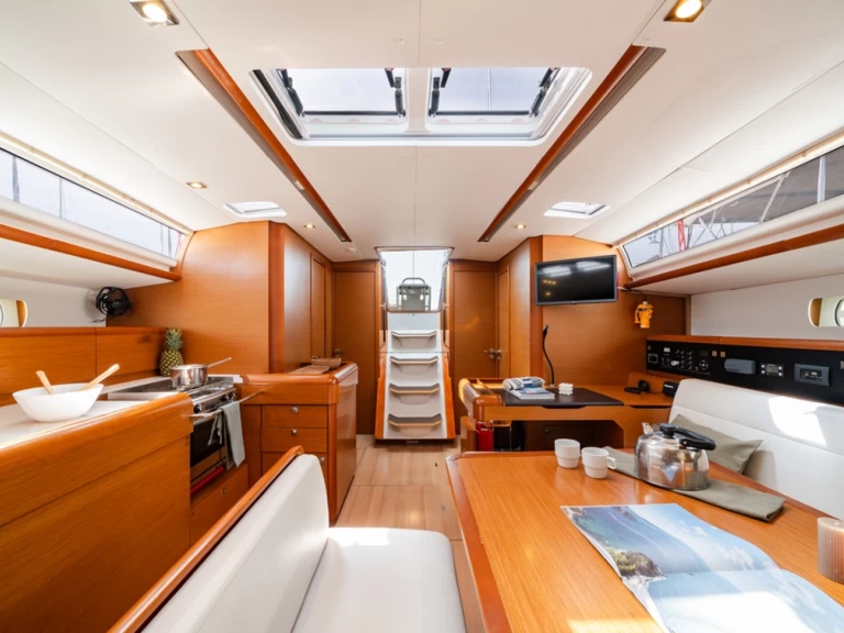 Location à Rhodes (Ville) - Jeanneau Sun Odyssey 519 sur SamBoat