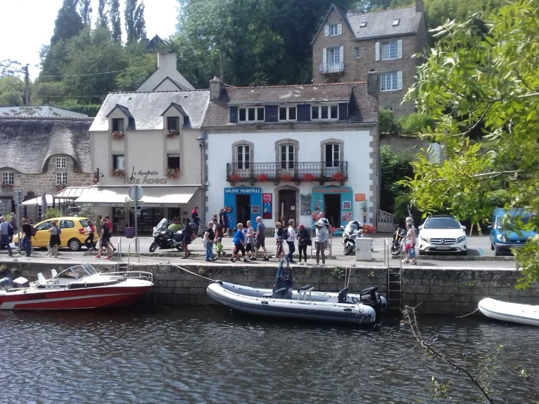 Louer Semi-rigide avec ou sans skipper Zodiac à Port-Louis