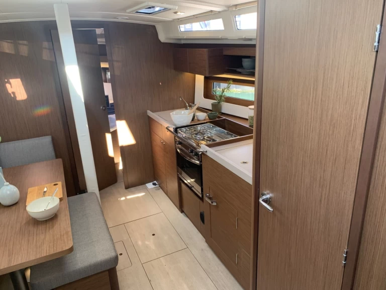 Location Voilier à Port de La Base de Lorient - Bénéteau OCEANIS 37.1 OCEANIS 37.1