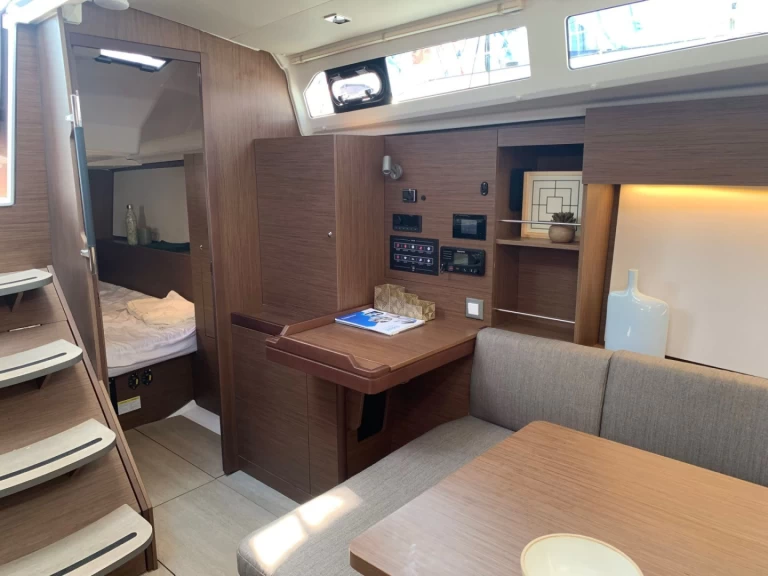 Louer Voilier avec ou sans skipper Bénéteau à Port de La Base de Lorient