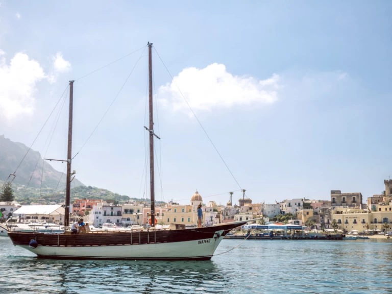 Voilier à louer à Forio au meilleur prix