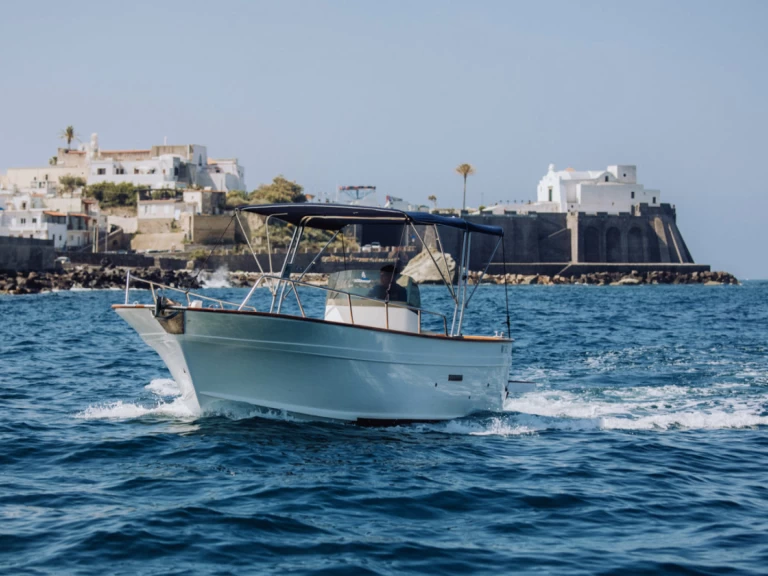Louer Bateau à moteur avec ou sans skipper O.P Nautica à Forio