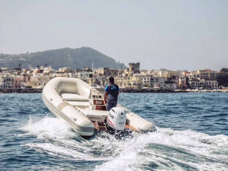 Semi-rigide à louer à Forio au meilleur prix