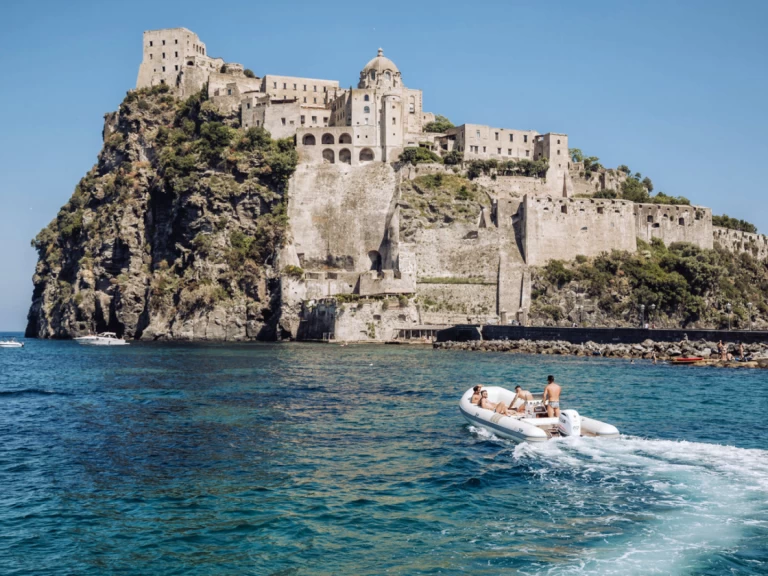 Louez un Alson 750 à Forio