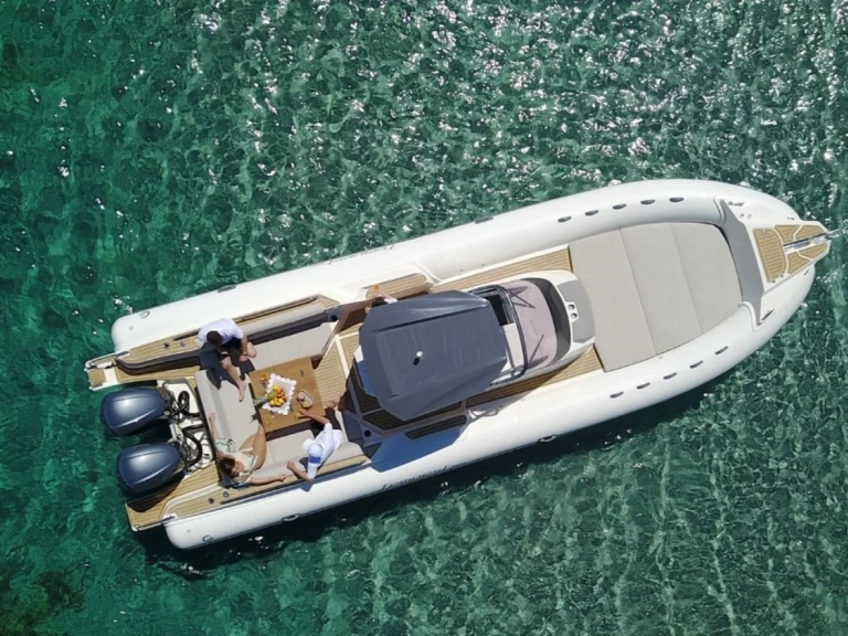 Semi-rigide à louer à Port de Saint-Cyprien Méditerranée au meilleur prix