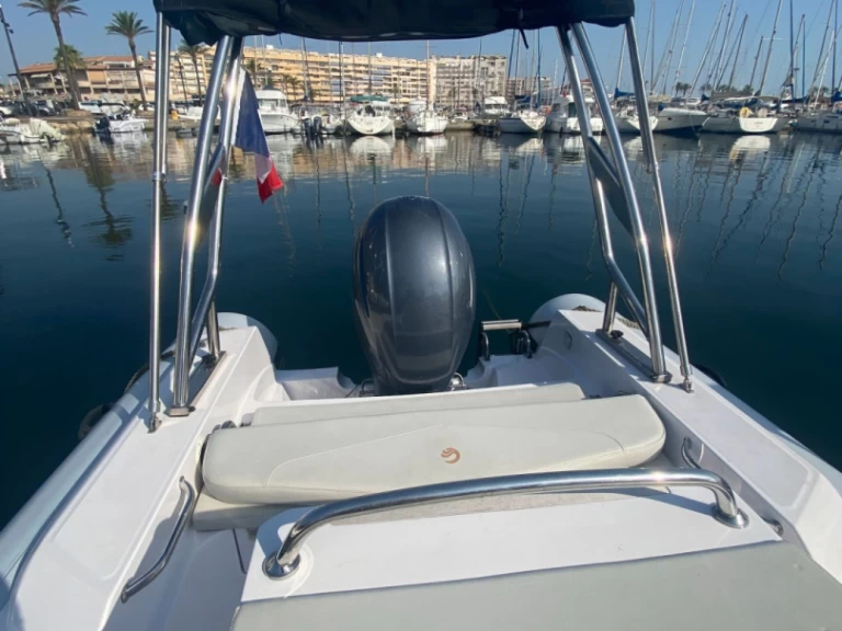 Location à Port de Saint-Cyprien Méditerranée - Capelli TEMPEST 630 S sur SamBoat