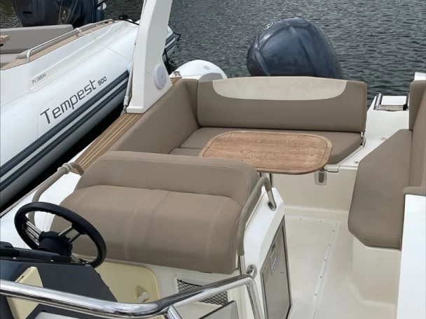 Louer Semi-rigide avec ou sans skipper Capelli à Port de Saint-Cyprien Méditerranée