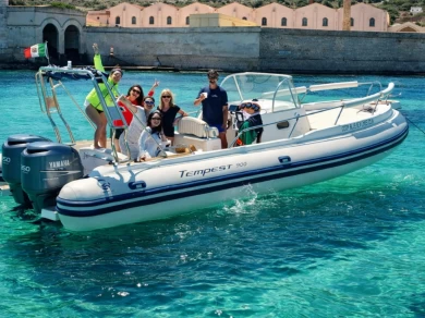 Noleggiare una Capelli Tempest 900 WA a Trapani