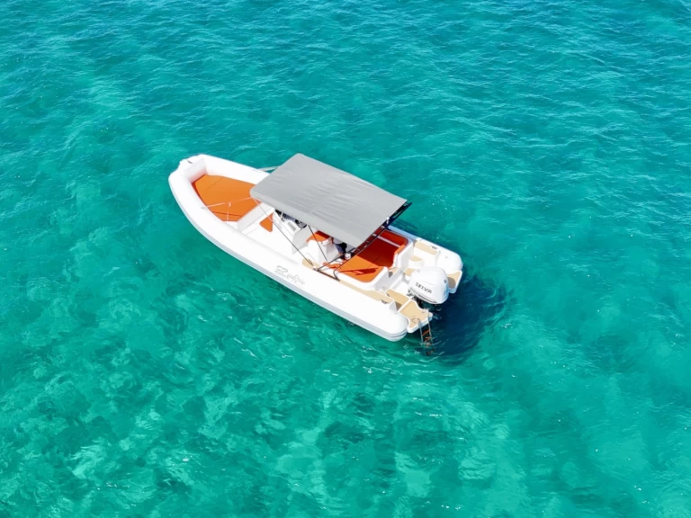 Location Semi-rigide op marine avec permis