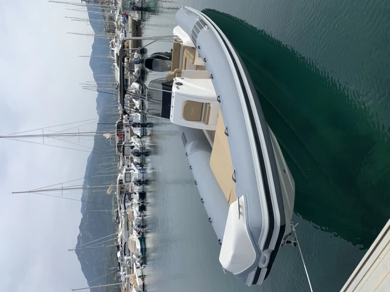 Louer Semi-rigide avec ou sans skipper Nautica Led à Propriano