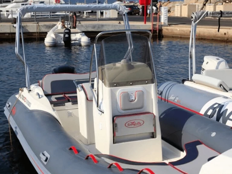 Location Semi-rigide Nuova Jolly avec permis