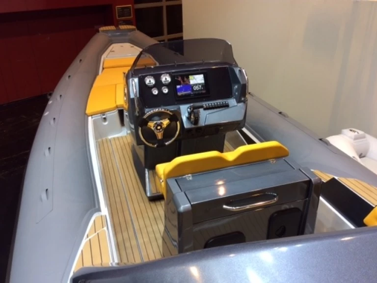 Semi-rigide à louer à Hyères au meilleur prix