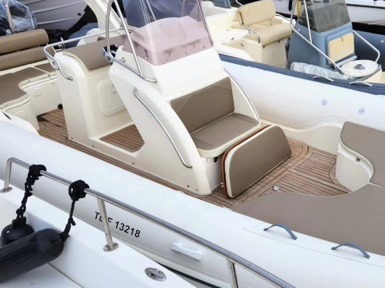 Location à Hyères - Nuova Jolly NUOVA JOLLY 820 KING sur SamBoat