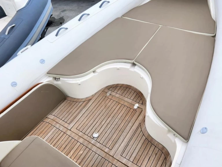 Louez un Nuova Jolly NUOVA JOLLY 820 KING à Hyères