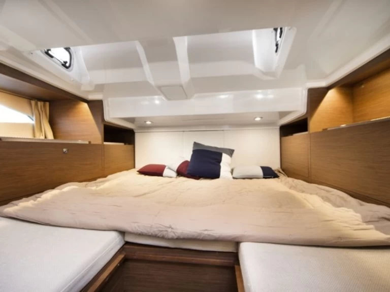 Location à Hyères - Jeanneau CAP CAMARAT 10.5 CC Série 3 sur SamBoat