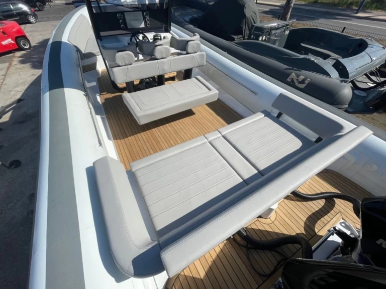 Louez un Novamarine RH 1000 à Hyères