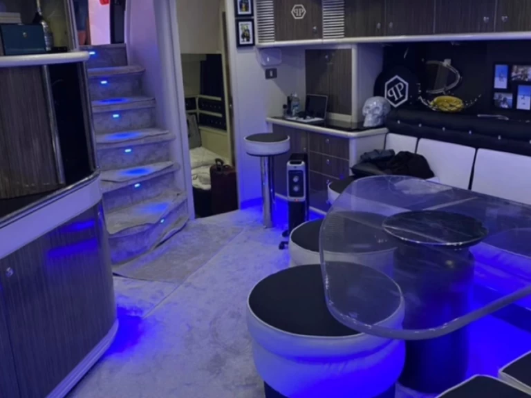 Sunseeker Predator 63 a louer à Saint-Tropez