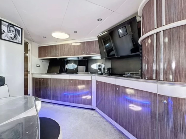 Louez un Sunseeker Predator 63 à Saint-Tropez