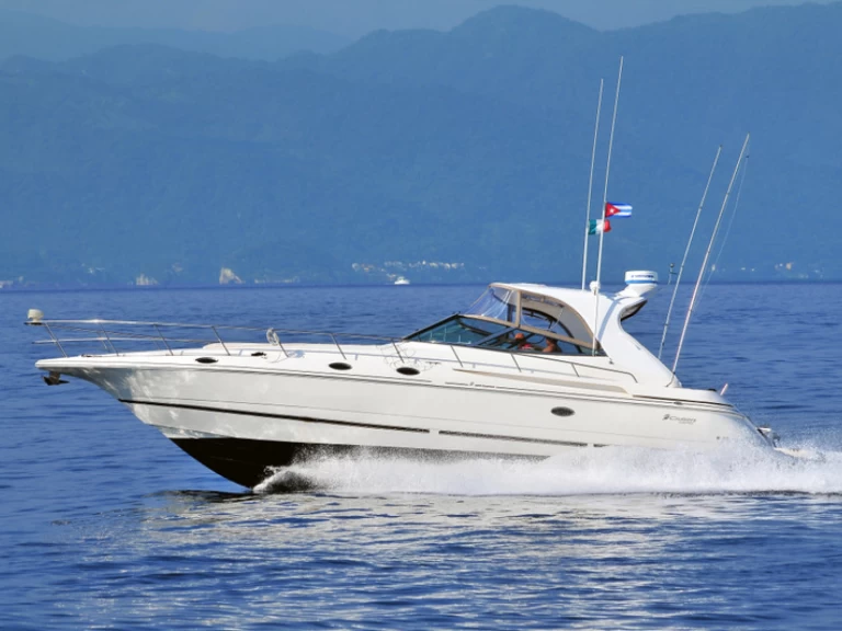 Louez un Cruisers 44 à Cruz de Huanacaxtle