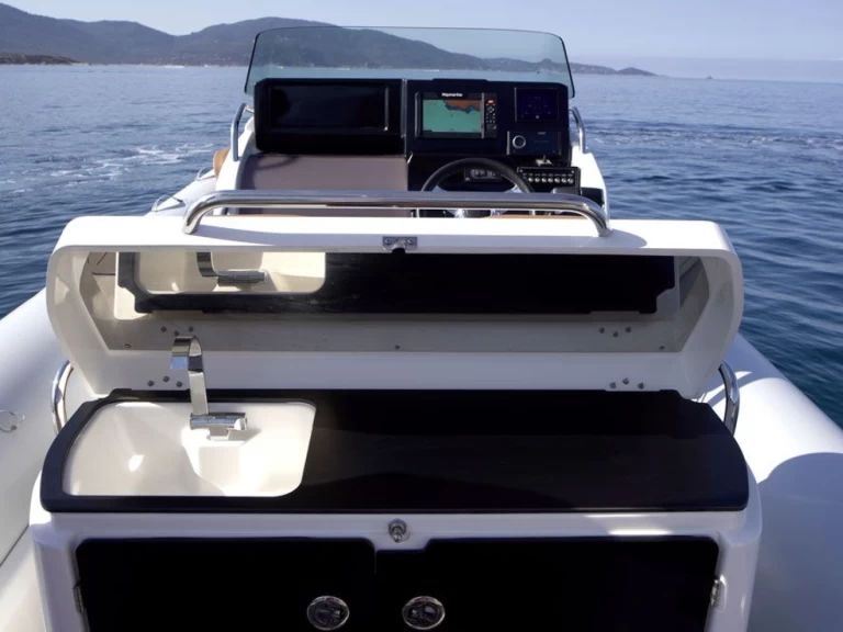 Zodiac Medline 9 a louer à Propriano