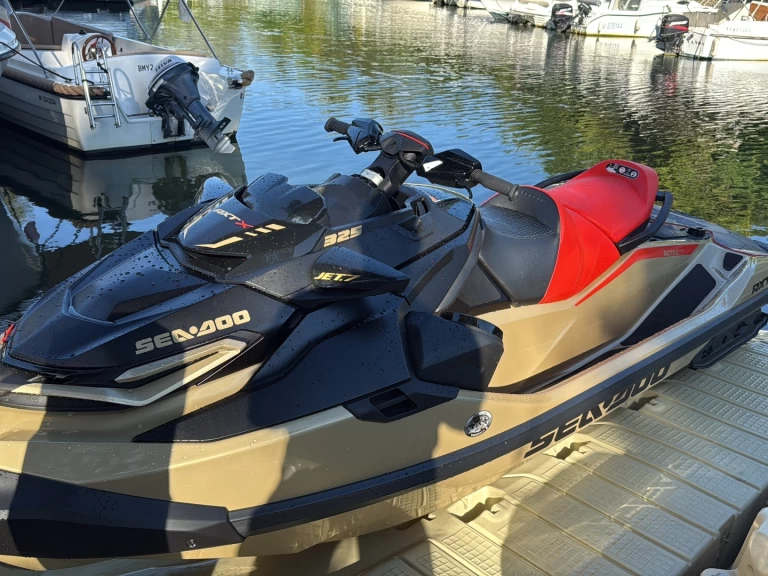 Location à Mandelieu-la-Napoule - Sea-Doo RXT-X RS 325 sur SamBoat
