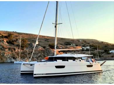 Catamaran à louer à Álimos au meilleur prix