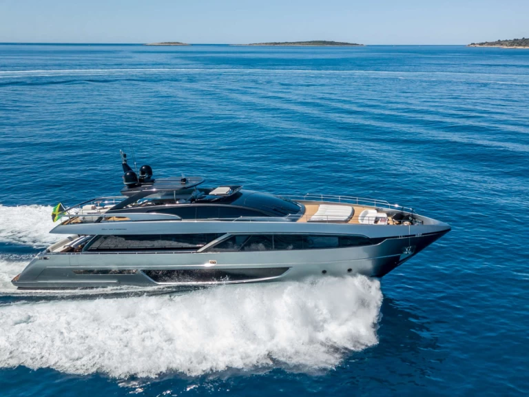 Location Yacht Riva avec permis