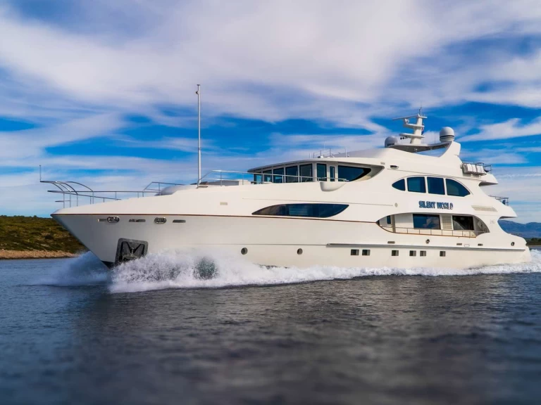 IAG SILENT WORLD a louer à Trogir