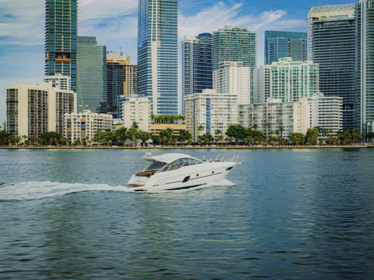 Louer Yacht avec ou sans skipper Bénéteau à Rickenbacker Marina