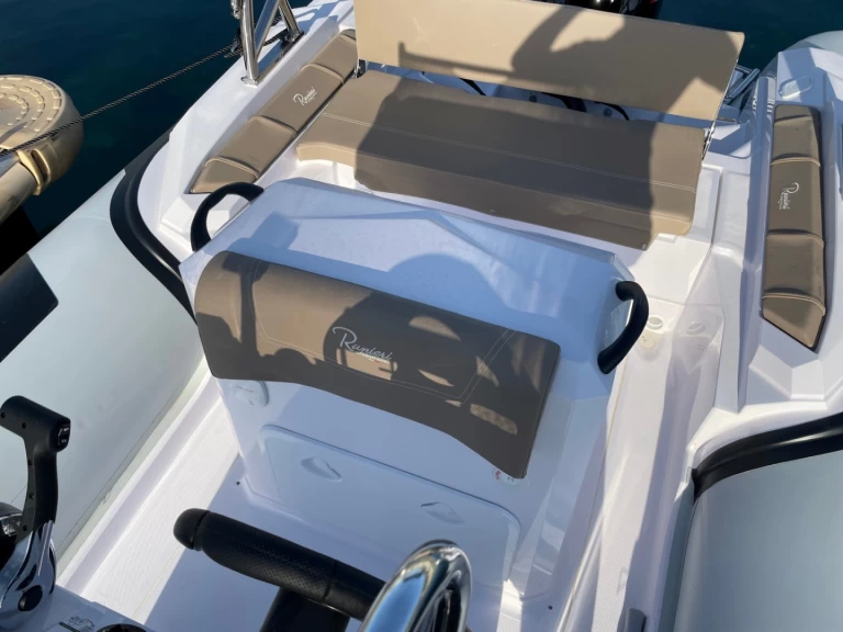 Location bateau Cavalaire-sur-Mer pas cher Cayman 21 S